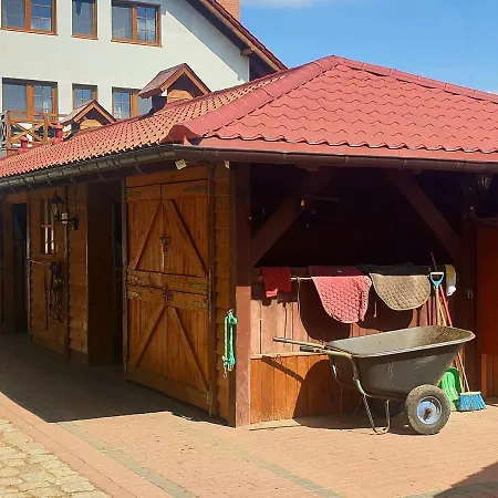 مزرعة للإقامة Osrodek Agroturystyczny Zacisze Giewartów